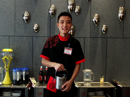 10分鐘就能學會海底撈服務，不信進來看看|餐飲界