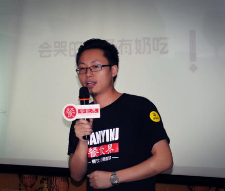 新華日?qǐng)?bào)專訪“餐飲界”創(chuàng)始人鶴九：不做新媒體“快餐”|餐飲界