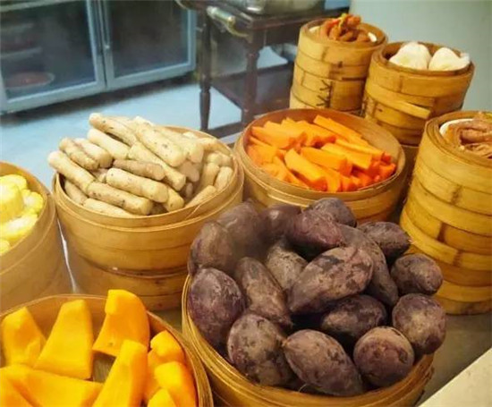 你覺得不上檔次的那些餐飲，卻為何頻頻能夠引爆市場？