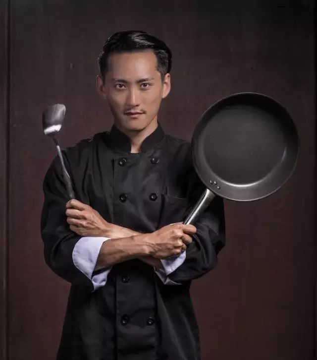 明明可以靠臉吃飯，卻做了豬手外賣，月流水做到20
