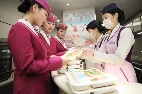 探訪高鐵盒飯生產(chǎn)基地:15元的仍生產(chǎn) 45元的最多