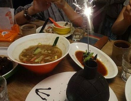 點(diǎn)了道餐廳特色“地雷菜” 誰(shuí)知上桌真“炸”了，燙傷顧客