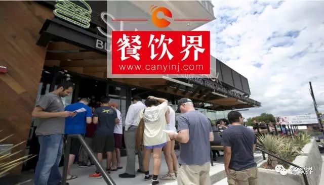 和麥當(dāng)勞唱反調(diào)，要將漢堡包賣出格調(diào)，“Shake Shack”為啥能受到年輕人追捧？|餐飲界