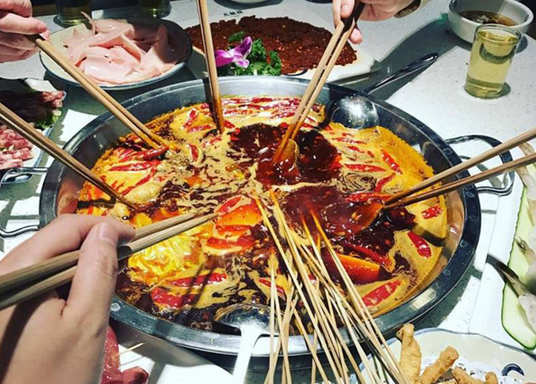 敢去紐約時(shí)代廣場(chǎng)秀肌肉，這個(gè)四川火鍋憑什么？|餐飲界