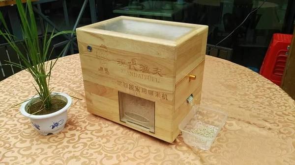 這家粥店竟然把碾米機(jī)搬上了餐桌！并成功吸引了美女網(wǎng)紅關(guān)注！