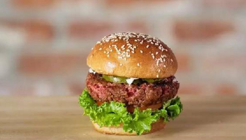 人造牛肉價格四年降了 96%，但還要 3.7 萬元一斤|餐飲界