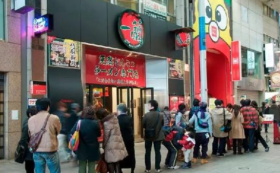 用餐全程無(wú)需交流，一蘭拉面如何治愈“一人食”顧客