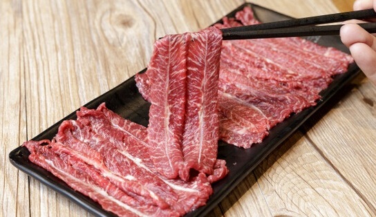 這個城市400多家潮汕牛肉火鍋，今冬只剩下101家，原來被串串香給頂了