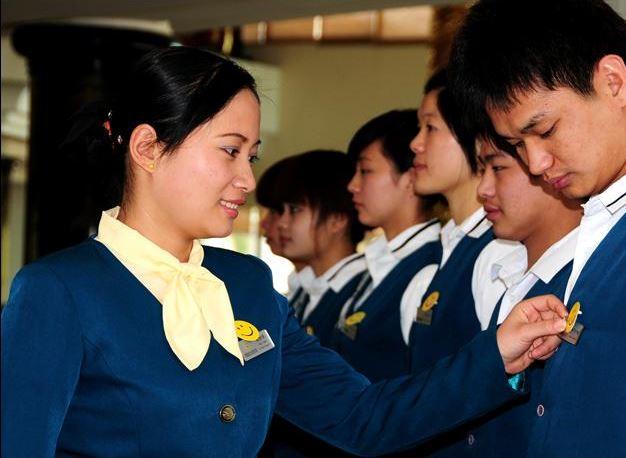 “小女孩”是做不好領(lǐng)班的！如何做一個(gè)優(yōu)秀的餐廳領(lǐng)班？