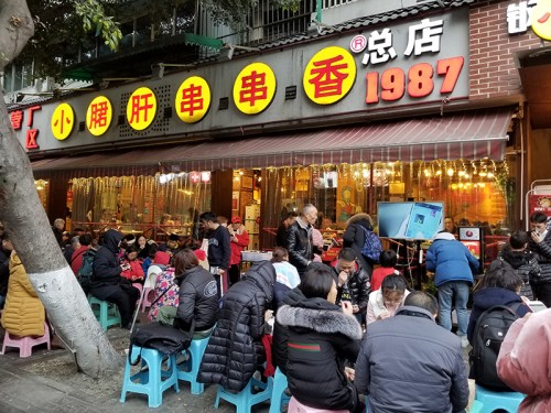  成都鋼管廠五區(qū)小郡肝串串香傳承匠心品質(zhì)，火爆實(shí)至名歸|餐飲界