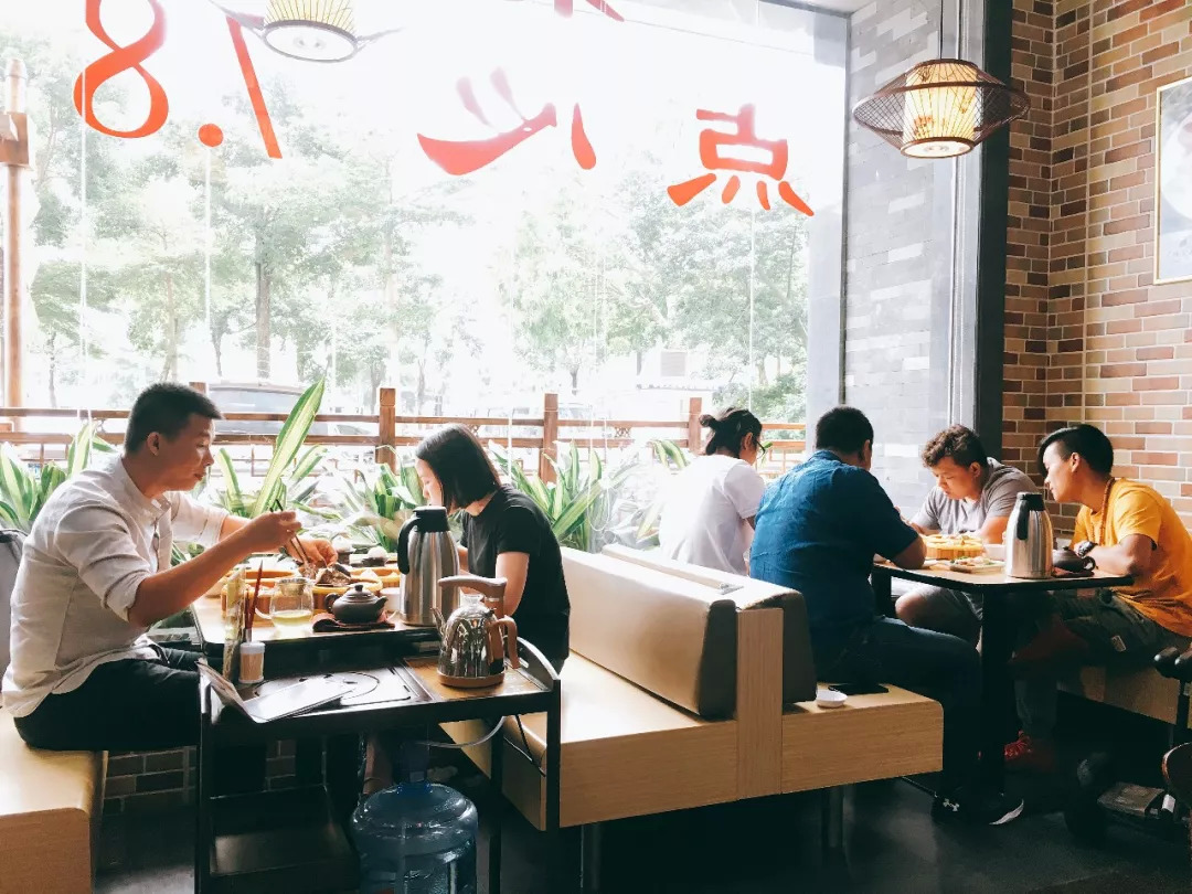 星巴克、西貝、呷哺呷哺……　大牌來了！社區(qū)餐飲正在逆襲？|餐飲界