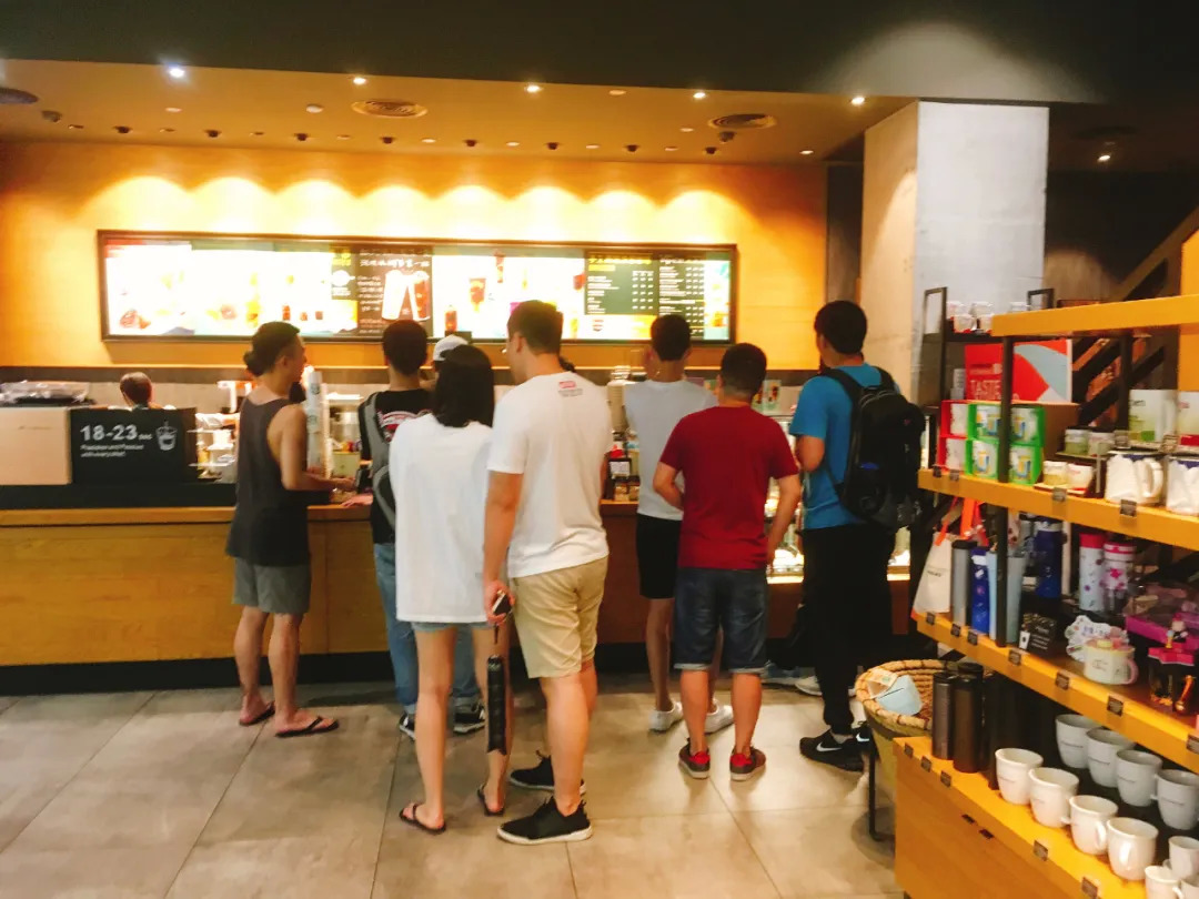 茶、咖不分家！喜茶與星巴克的成功有何共性？｜餐見|餐飲界