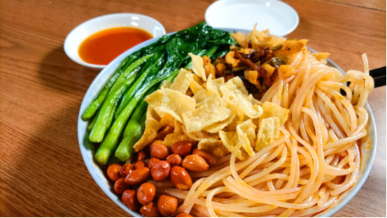 大型真香現(xiàn)場，青菜才是螺螄粉的“靈魂伴侶”