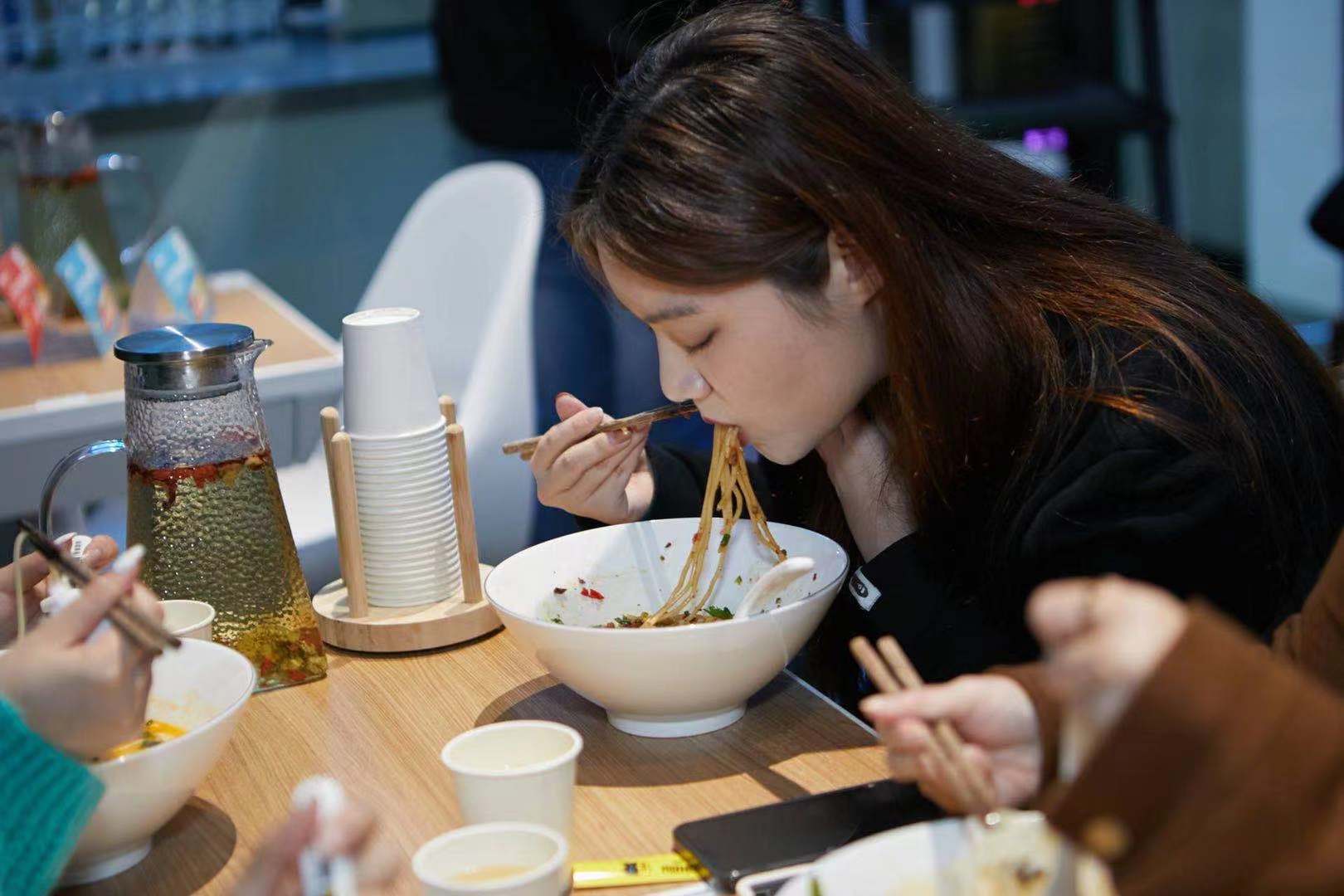 創(chuàng)新“智能面館”新賽道 ，數(shù)字化賦能掘金千億級面類市場|餐飲界