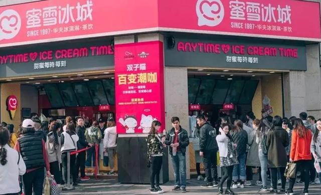 前人踩坑，后人取經(jīng)，我們?cè)撊绾伍_好一家茶飲加盟店？|餐飲界