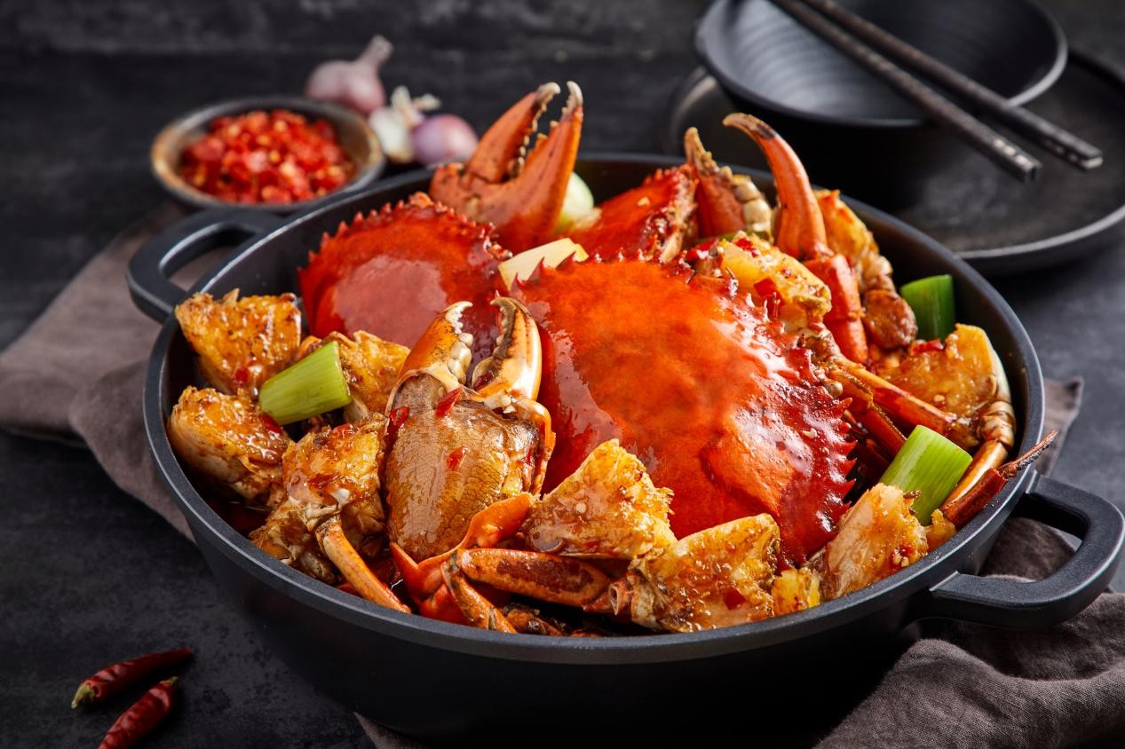 吃蟹要怎樣吃出個(gè)新“鮮”感？七欣天海鮮火鍋給你答案！