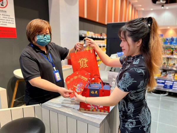 海外中國春節(jié)氛圍濃厚，中國梅酒被全球華人加入年貨購物車