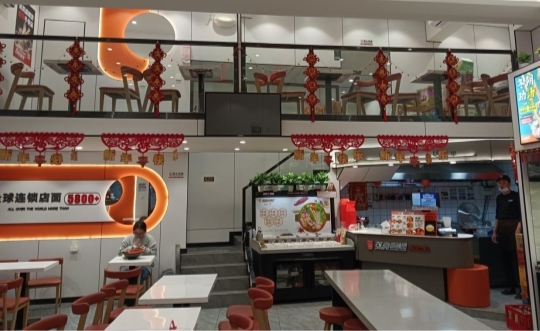 柳州加盟商施洪邦：一個不會煮麻辣燙的店主，如何實現(xiàn)首日破萬？