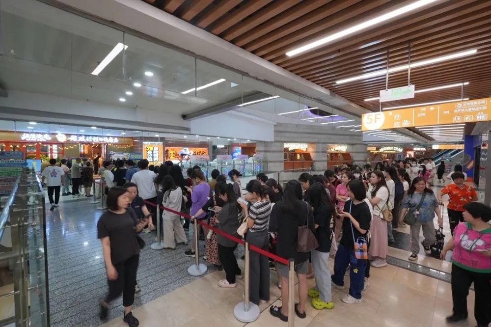 登頂熱搜，這家烤肉店憑何讓頂流商圈為之瘋狂？