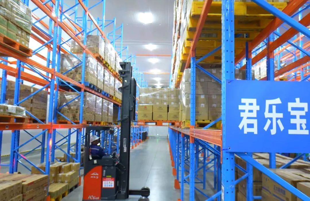 蜀?！辆龢穼殤?zhàn)略合作升級，打造全國極速冷鏈網(wǎng)，破解短保鮮奶配送難題